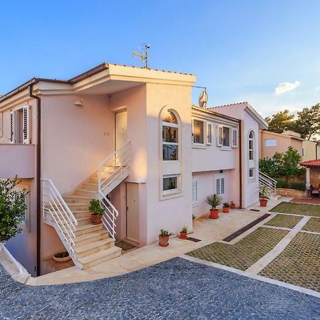 Holiday Home Lola, Sea On A Palm! Heated Pool โตรกีร์ ภายนอก รูปภาพ