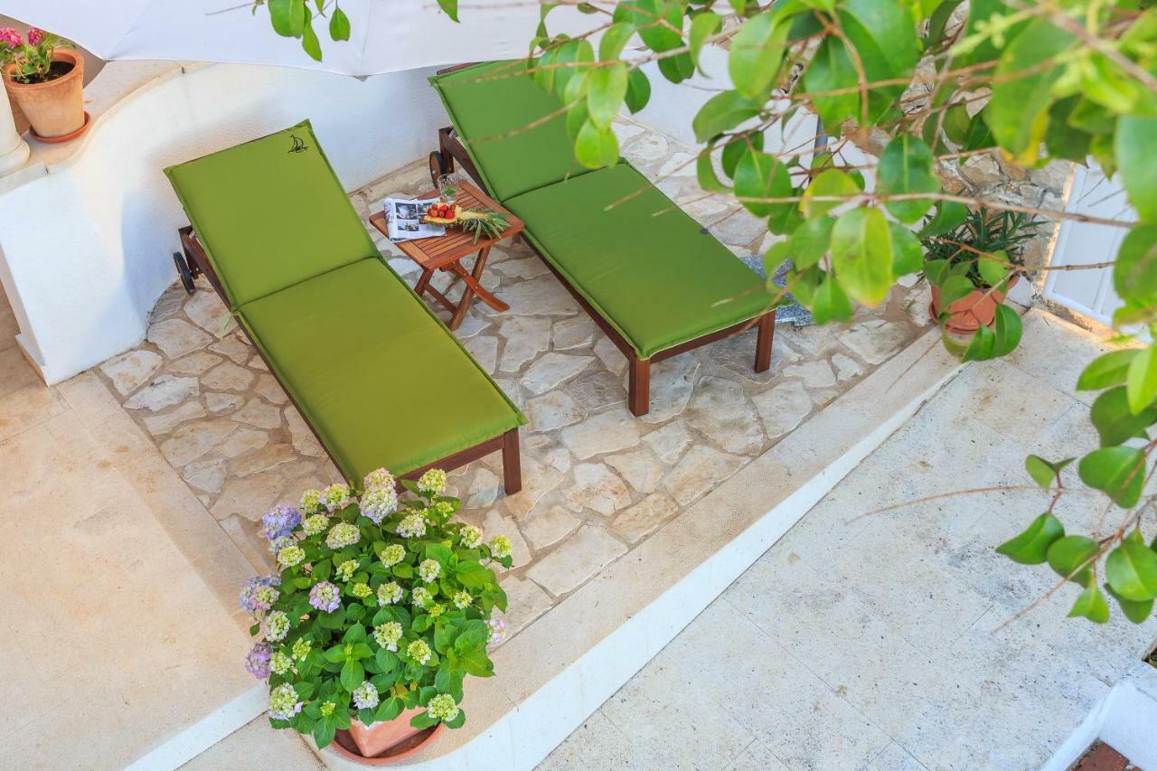 Holiday Home Lola, Sea On A Palm! Heated Pool โตรกีร์ ภายนอก รูปภาพ