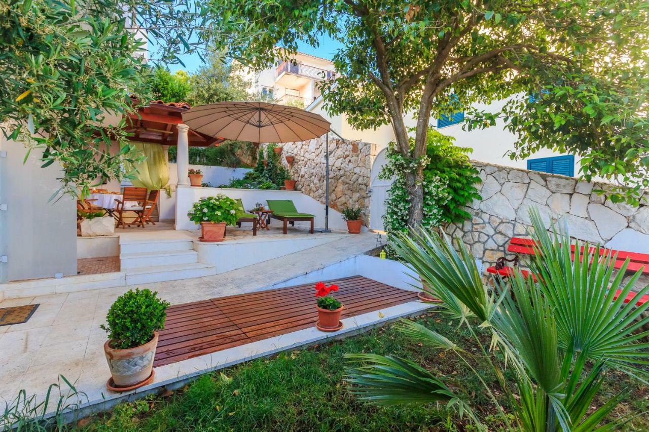 Holiday Home Lola, Sea On A Palm! Heated Pool โตรกีร์ ภายนอก รูปภาพ