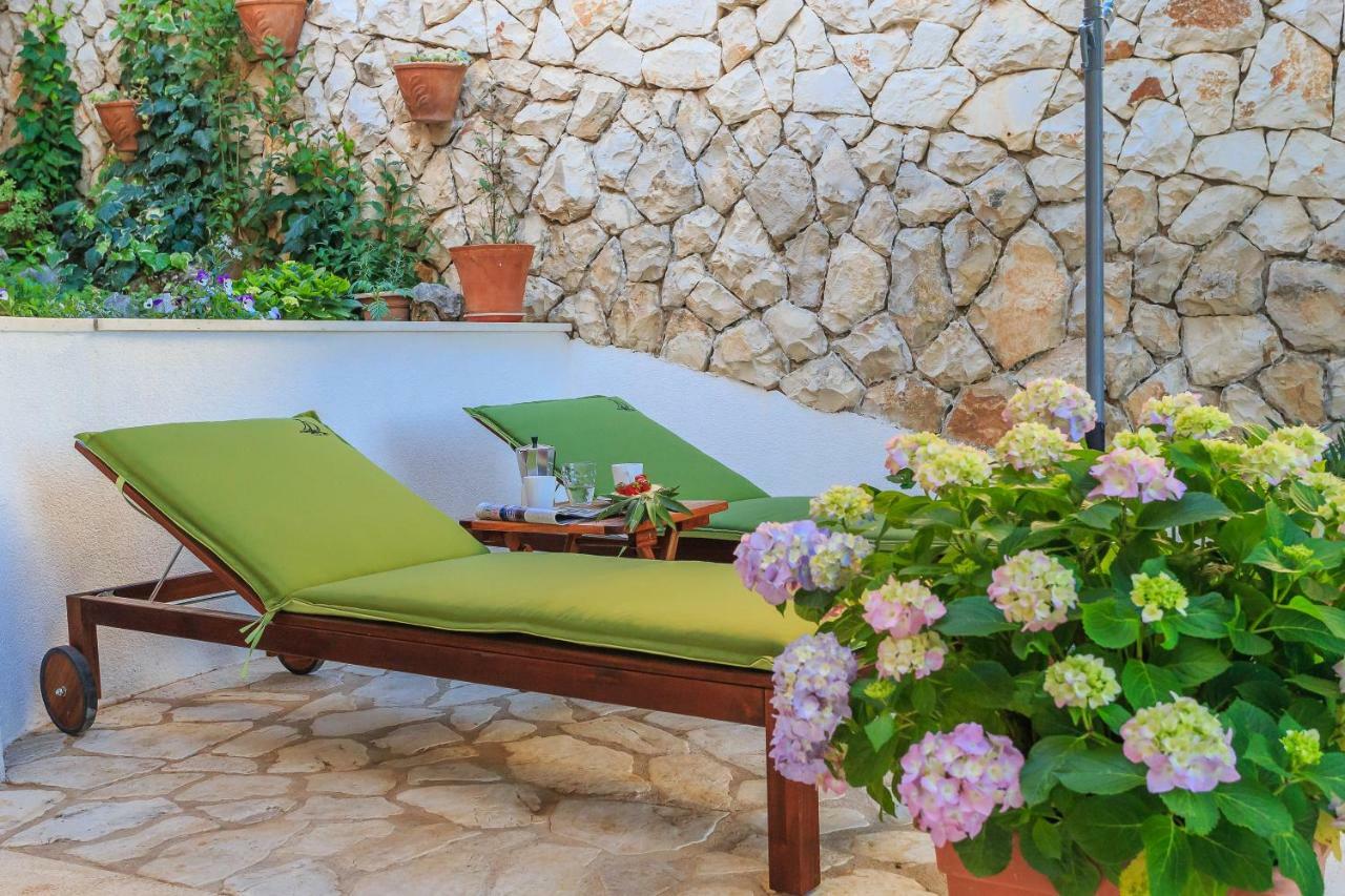 Holiday Home Lola, Sea On A Palm! Heated Pool โตรกีร์ ภายนอก รูปภาพ