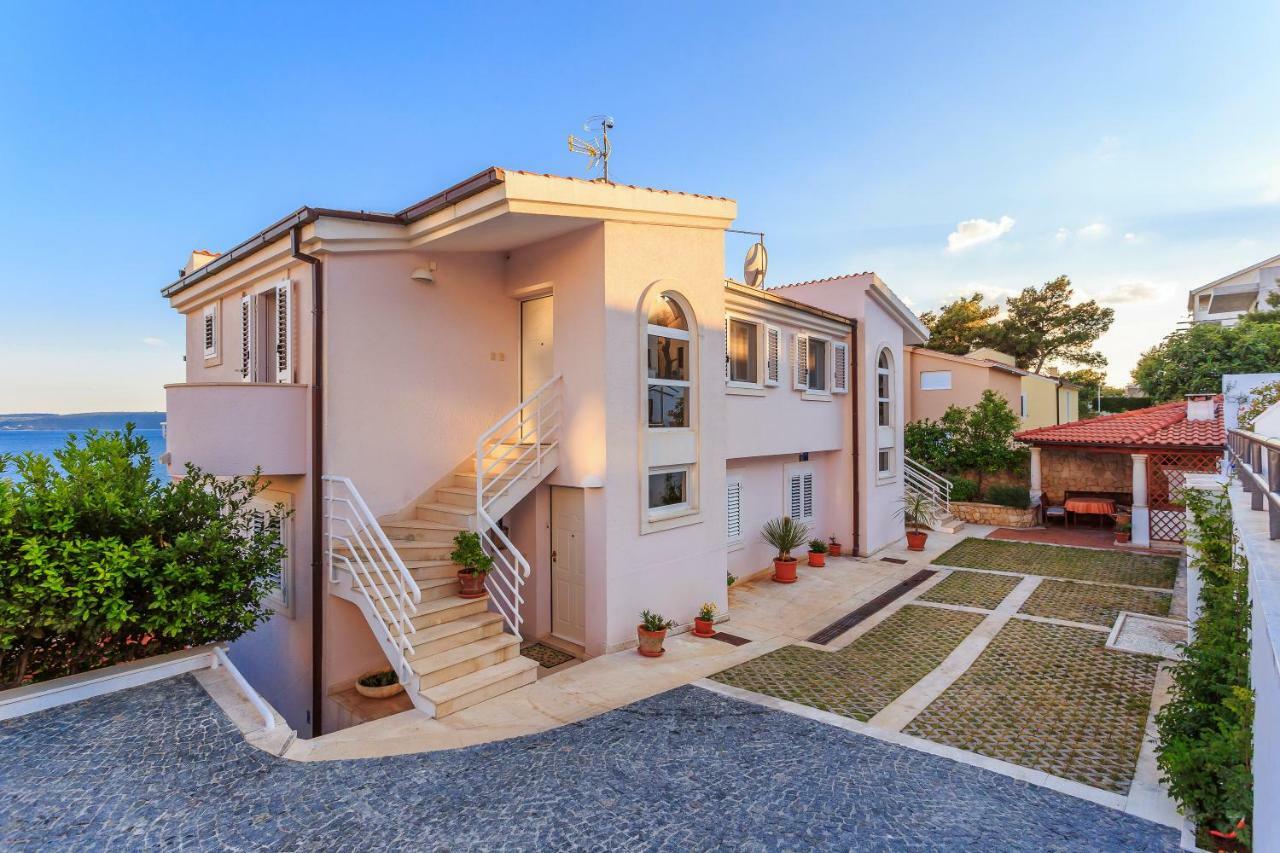 Holiday Home Lola, Sea On A Palm! Heated Pool โตรกีร์ ภายนอก รูปภาพ