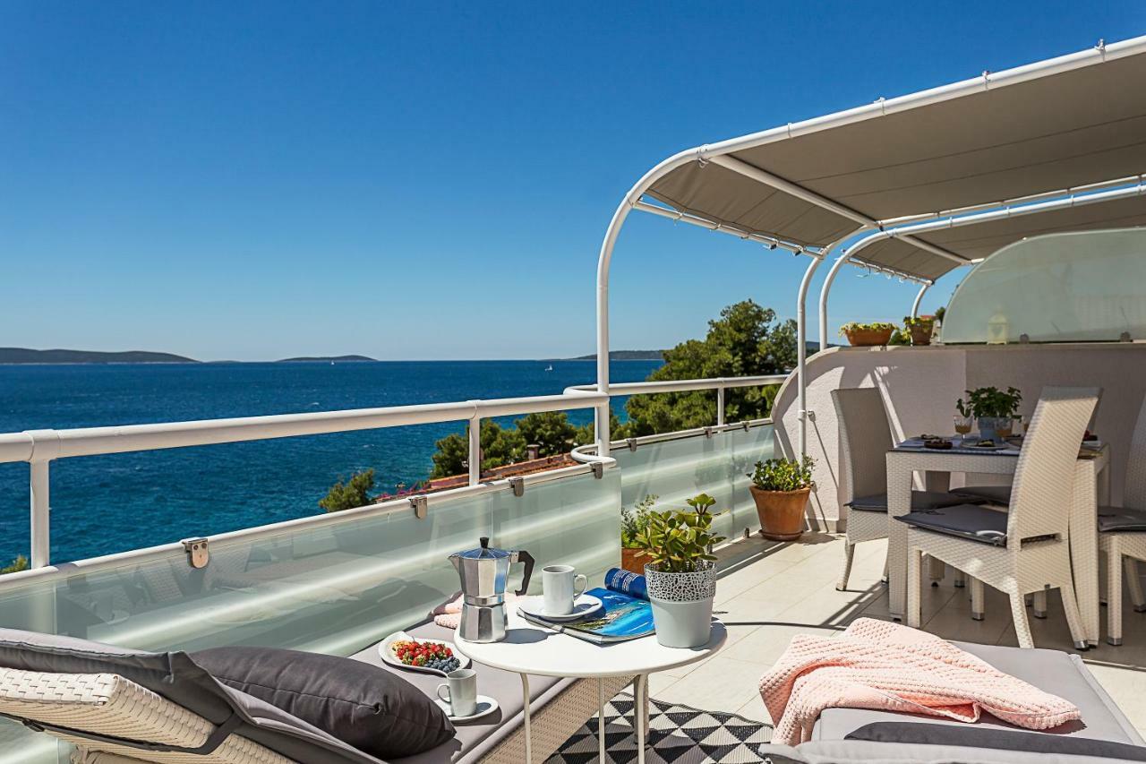 Holiday Home Lola, Sea On A Palm! Heated Pool โตรกีร์ ภายนอก รูปภาพ