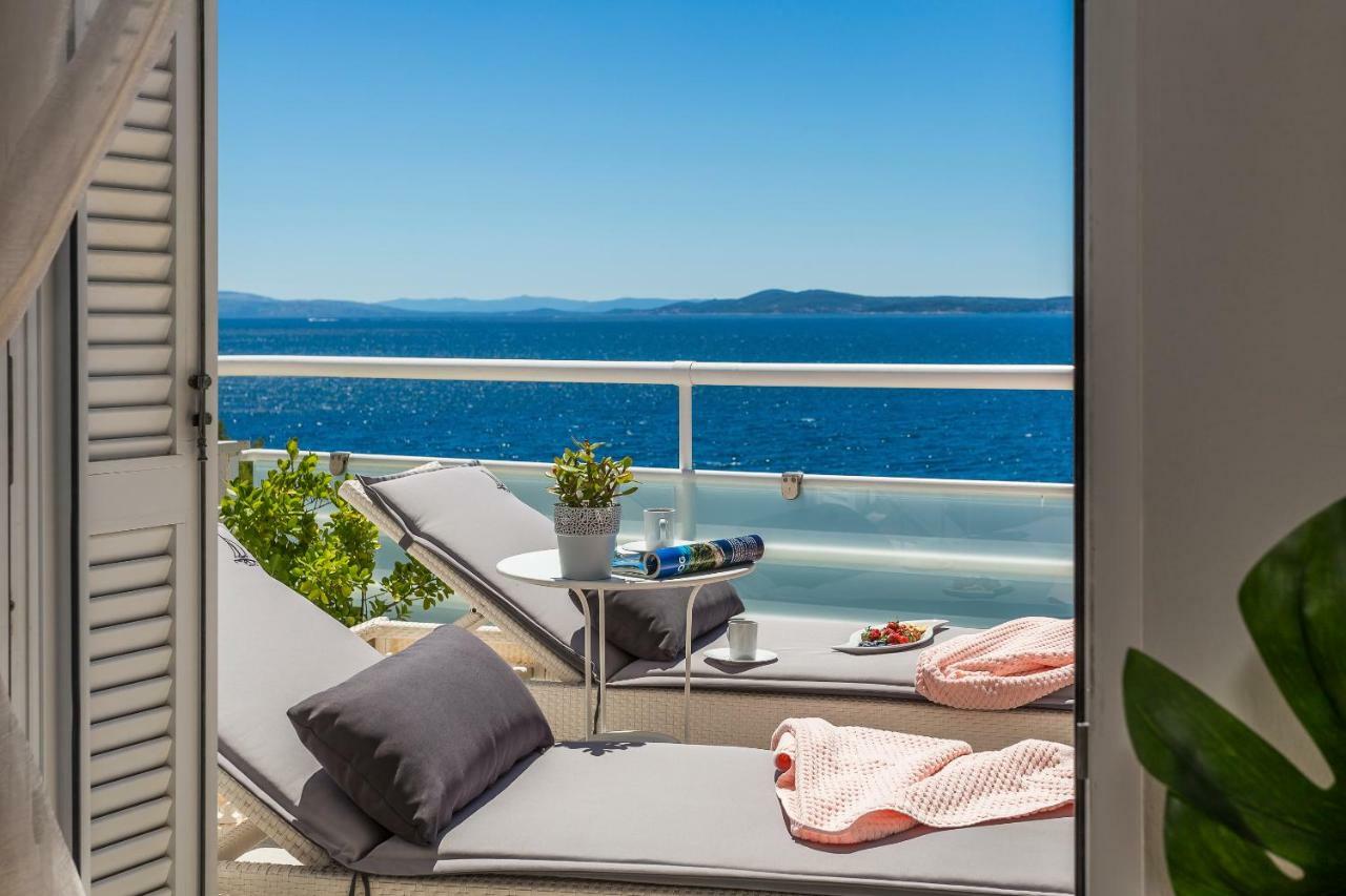 Holiday Home Lola, Sea On A Palm! Heated Pool โตรกีร์ ภายนอก รูปภาพ