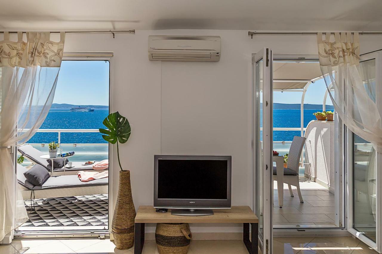 Holiday Home Lola, Sea On A Palm! Heated Pool โตรกีร์ ภายนอก รูปภาพ