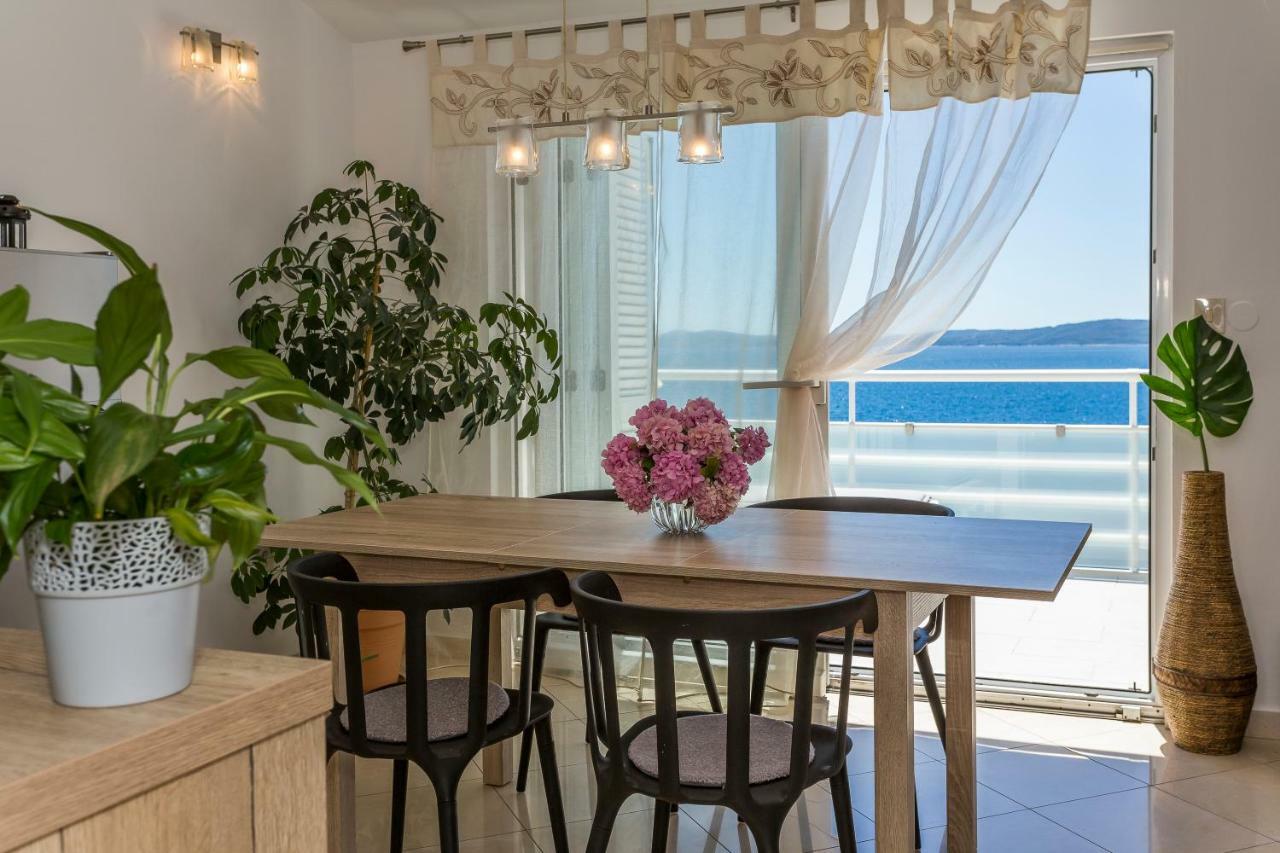 Holiday Home Lola, Sea On A Palm! Heated Pool โตรกีร์ ภายนอก รูปภาพ