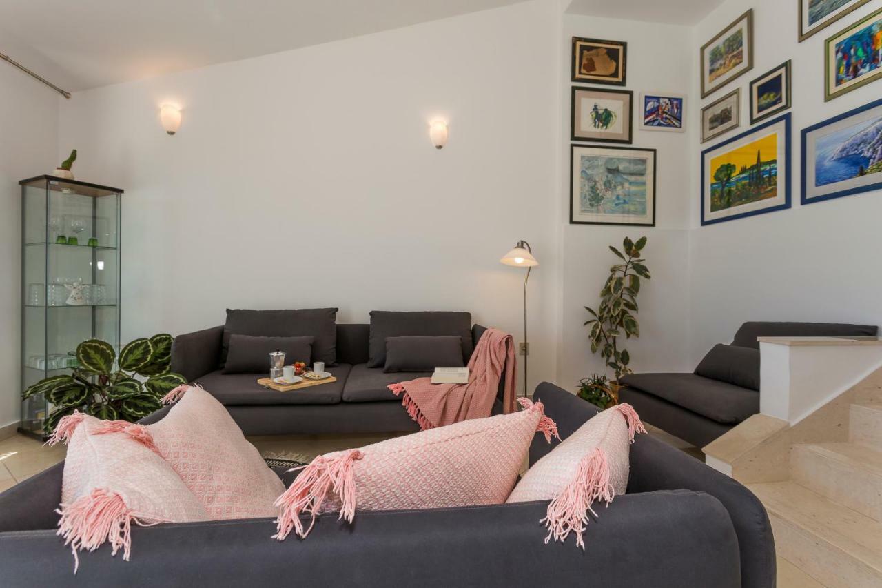 Holiday Home Lola, Sea On A Palm! Heated Pool โตรกีร์ ภายนอก รูปภาพ