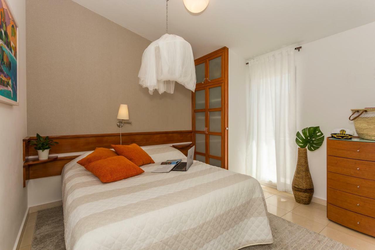 Holiday Home Lola, Sea On A Palm! Heated Pool โตรกีร์ ภายนอก รูปภาพ