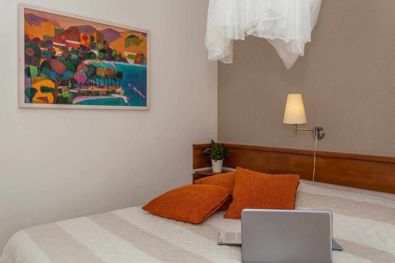 Holiday Home Lola, Sea On A Palm! Heated Pool โตรกีร์ ภายนอก รูปภาพ