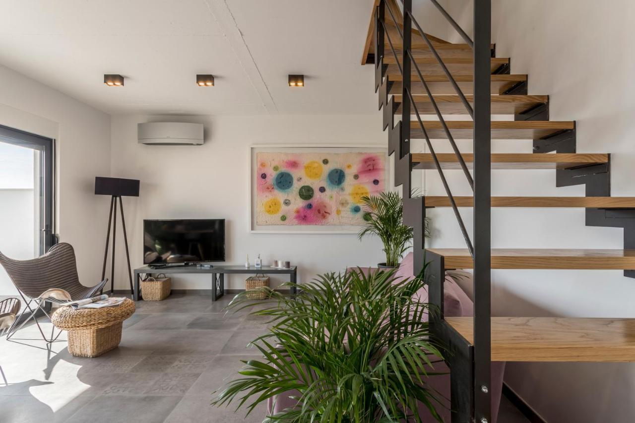 Holiday Home Lola, Sea On A Palm! Heated Pool โตรกีร์ ภายนอก รูปภาพ