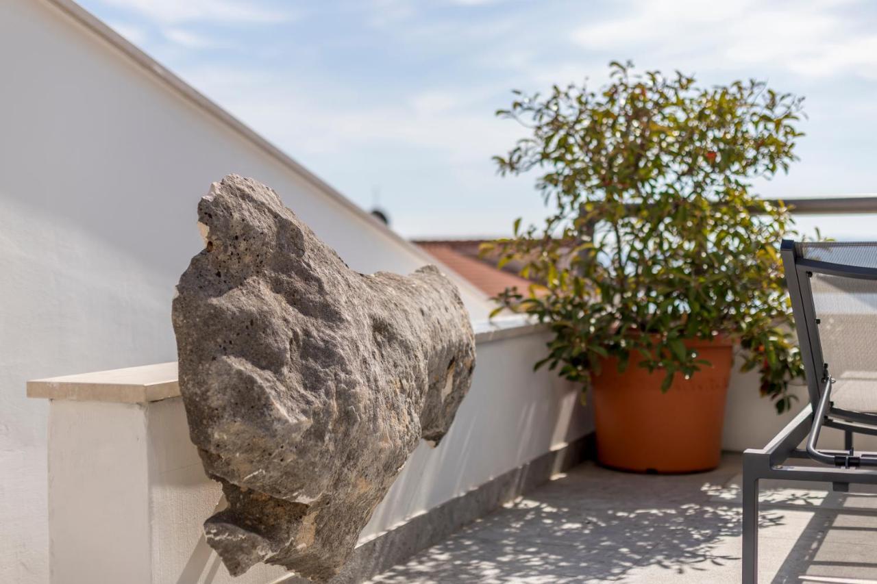 Holiday Home Lola, Sea On A Palm! Heated Pool โตรกีร์ ภายนอก รูปภาพ