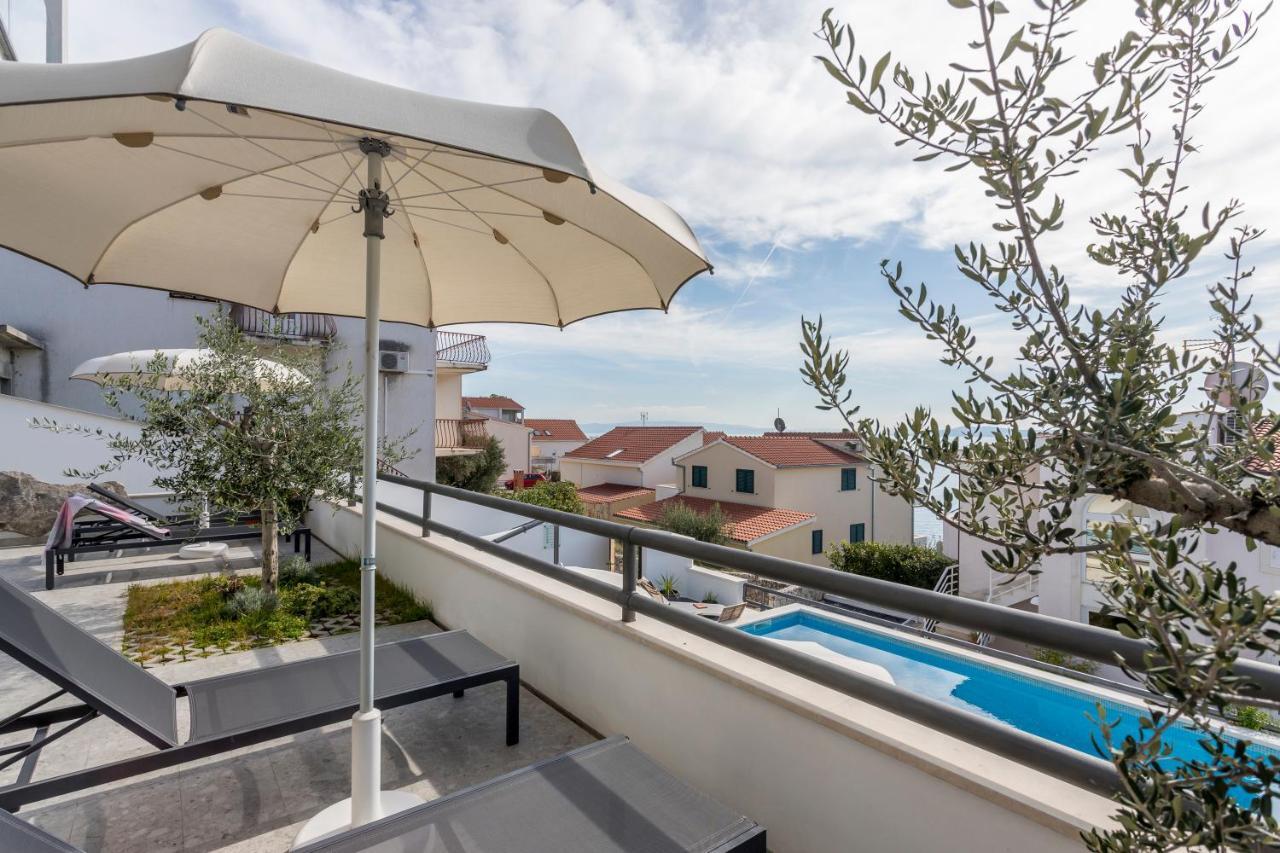 Holiday Home Lola, Sea On A Palm! Heated Pool โตรกีร์ ภายนอก รูปภาพ