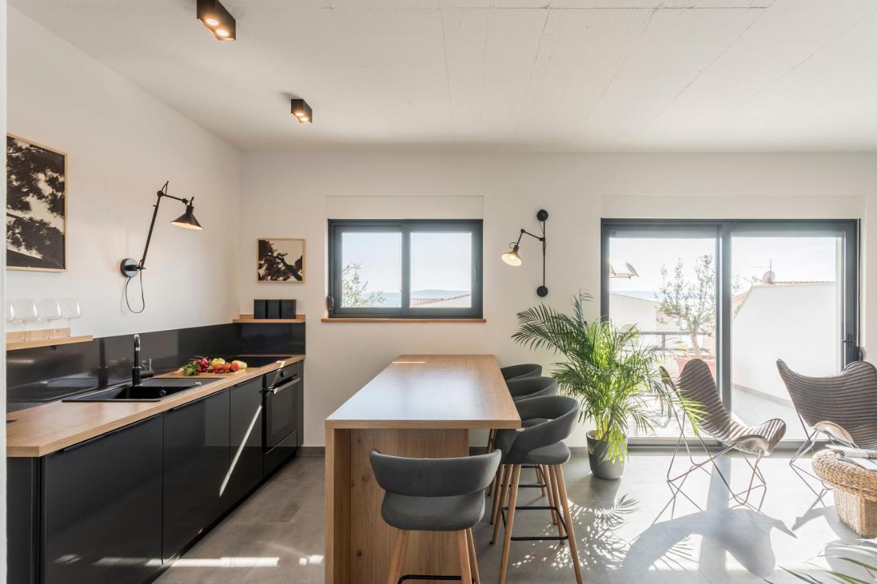 Holiday Home Lola, Sea On A Palm! Heated Pool โตรกีร์ ภายนอก รูปภาพ