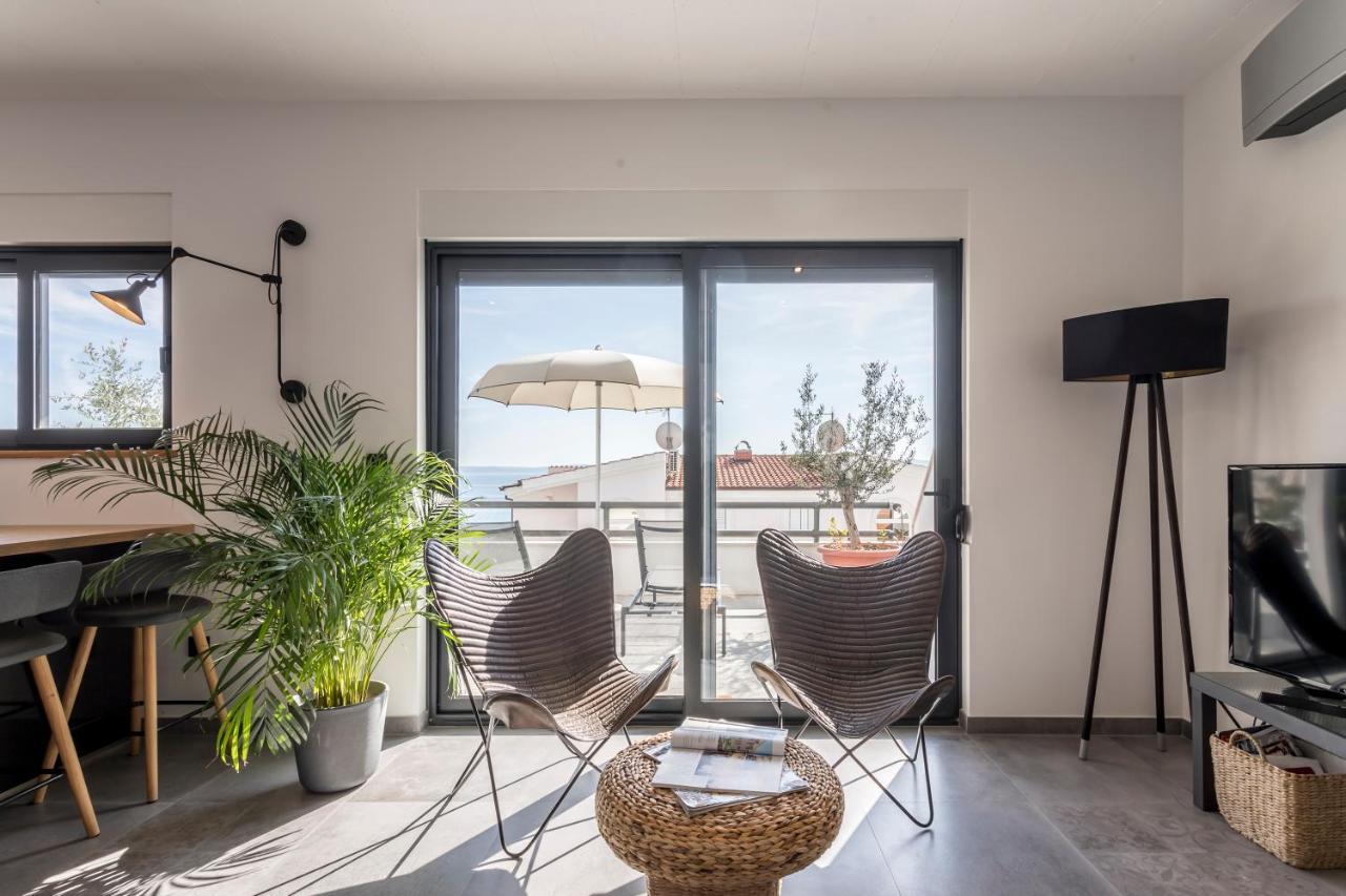 Holiday Home Lola, Sea On A Palm! Heated Pool โตรกีร์ ภายนอก รูปภาพ