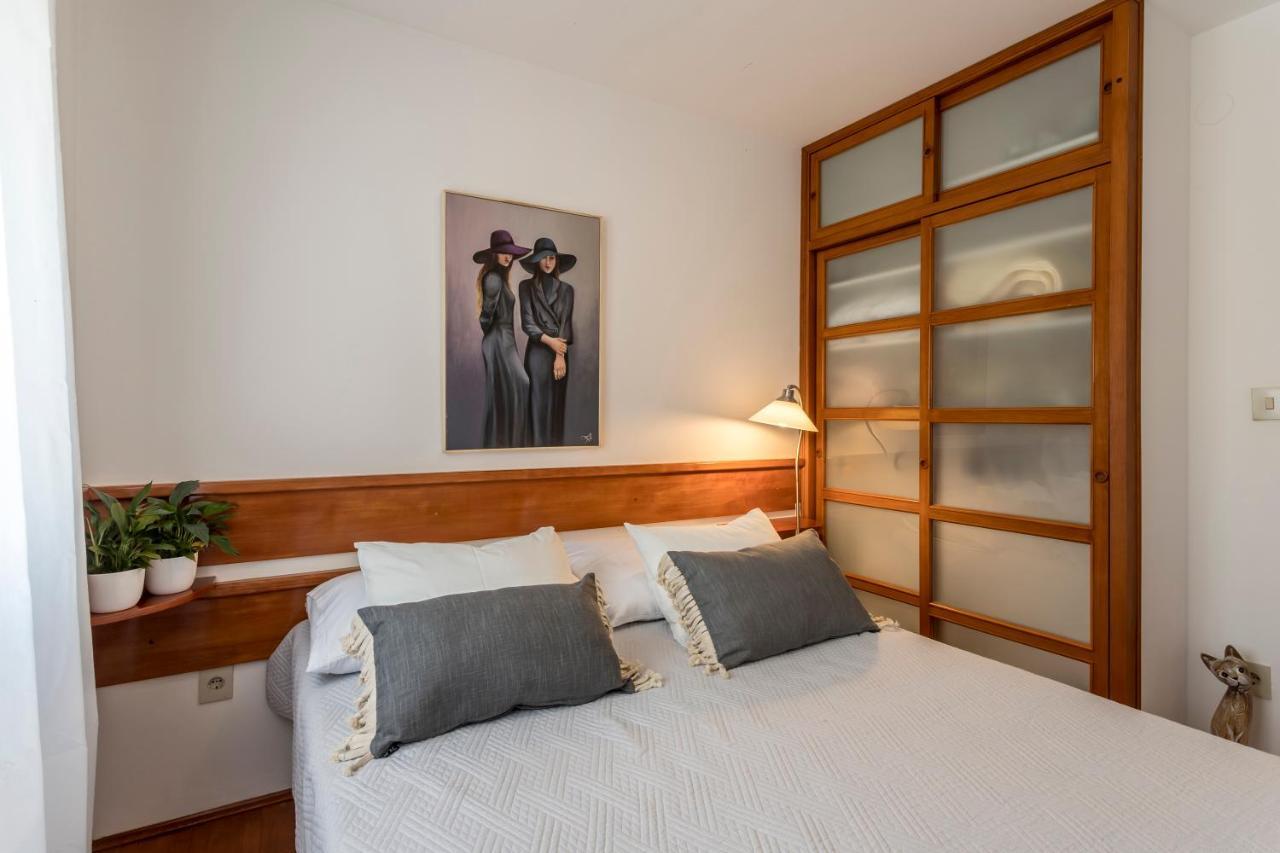 Holiday Home Lola, Sea On A Palm! Heated Pool โตรกีร์ ภายนอก รูปภาพ