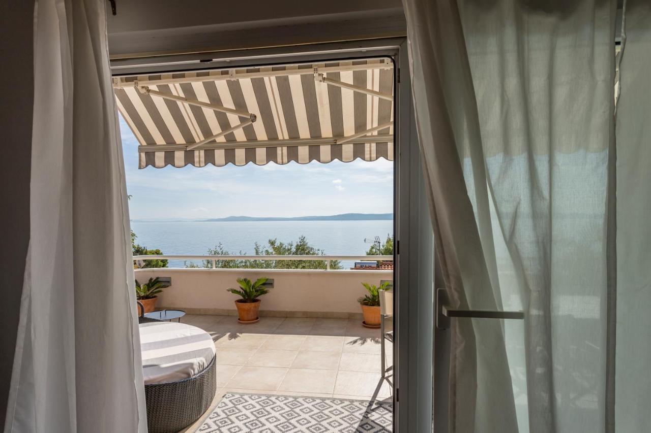 Holiday Home Lola, Sea On A Palm! Heated Pool โตรกีร์ ภายนอก รูปภาพ