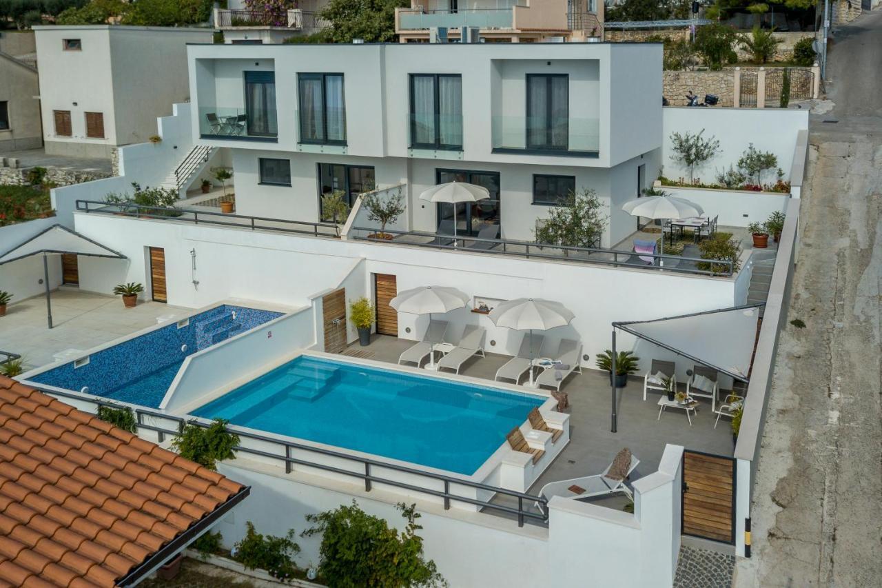 Holiday Home Lola, Sea On A Palm! Heated Pool โตรกีร์ ภายนอก รูปภาพ