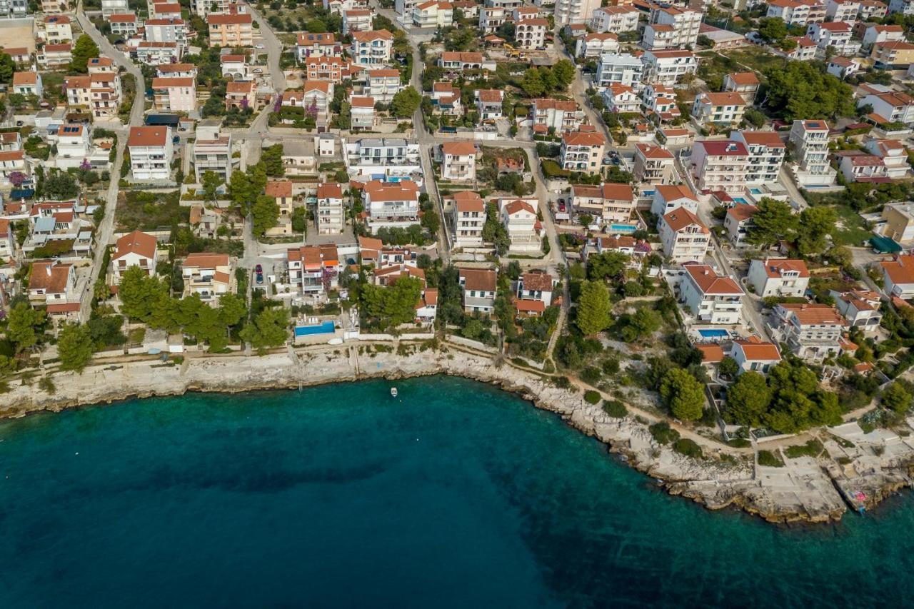 Holiday Home Lola, Sea On A Palm! Heated Pool โตรกีร์ ภายนอก รูปภาพ