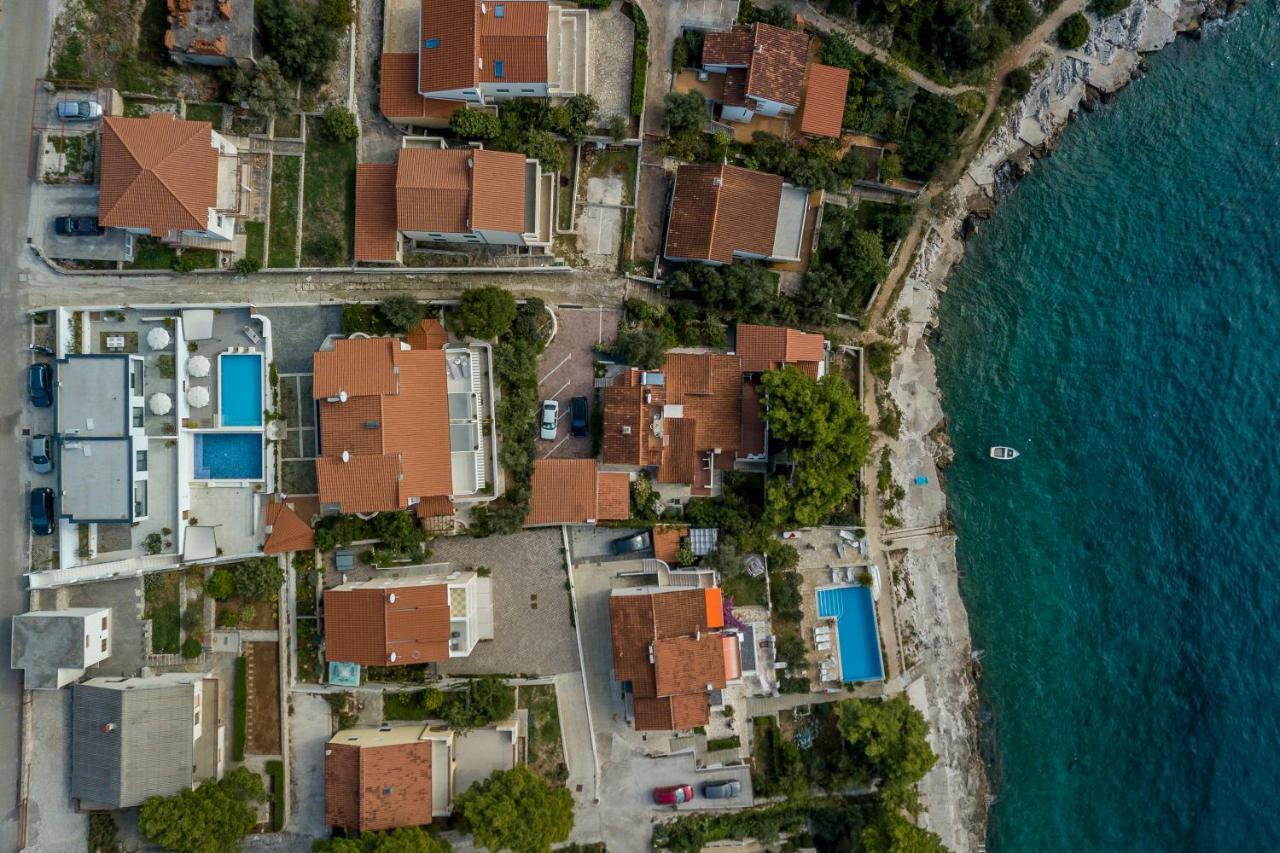 Holiday Home Lola, Sea On A Palm! Heated Pool โตรกีร์ ภายนอก รูปภาพ